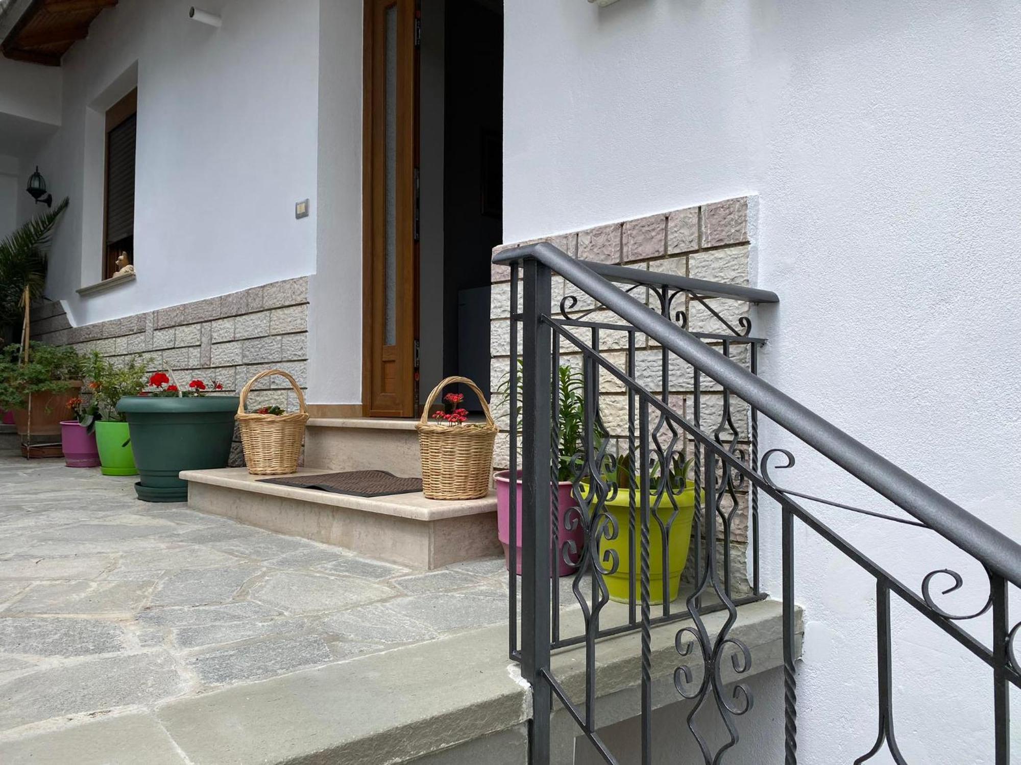 Guest House Persa Gjirokastër Eksteriør billede